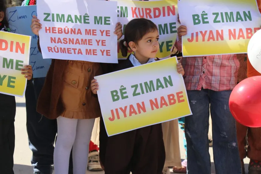Li 7 bajarên Rojava meşên bi boneya Roja Zimanê Dayikê