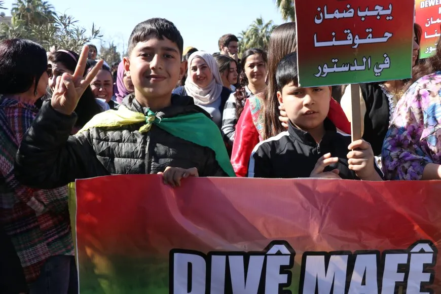 Li 7 bajarên Rojava meşên bi boneya Roja Zimanê Dayikê