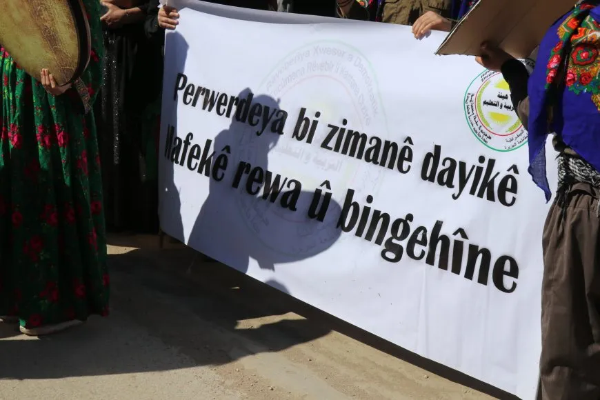 Li 7 bajarên Rojava meşên bi boneya Roja Zimanê Dayikê