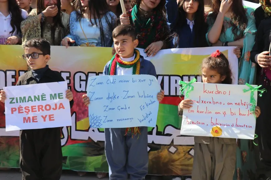 Li 7 bajarên Rojava meşên bi boneya Roja Zimanê Dayikê