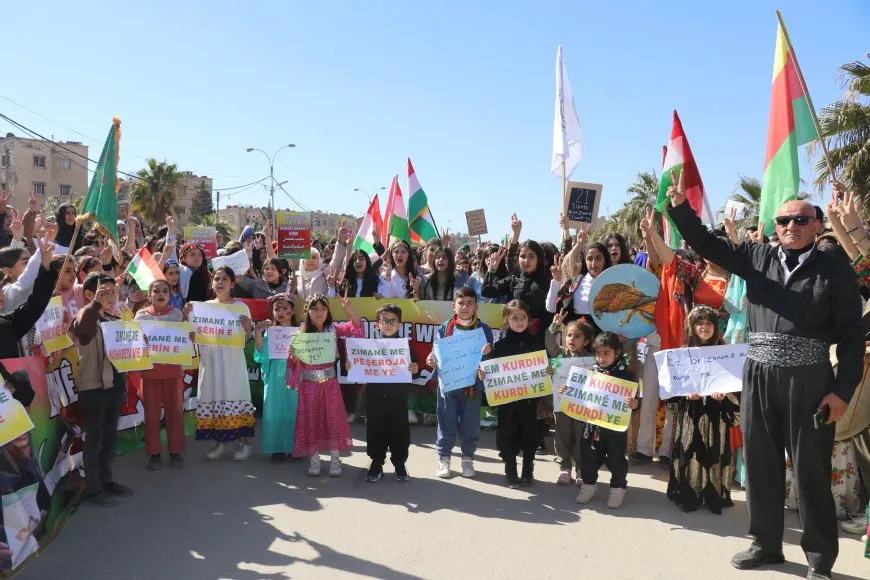 Li 7 bajarên Rojava meşên bi boneya Roja Zimanê Dayikê