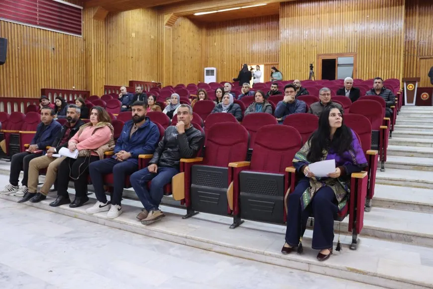 Zanîngeha Rojava panelek li ser statûya zimanê Kurdî li dar xist