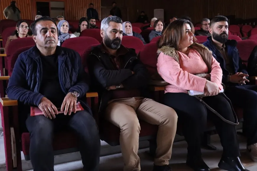 Zanîngeha Rojava panelek li ser statûya zimanê Kurdî li dar xist