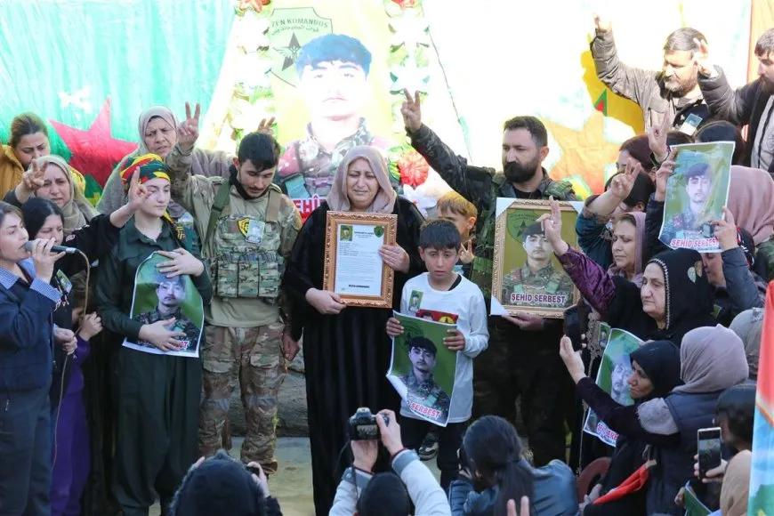 Şêniyên Dirbêsiyê şehîd Serbest bi bîr anî