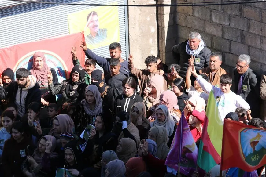 Şêniyên Dirbêsiyê şehîd Serbest bi bîr anî