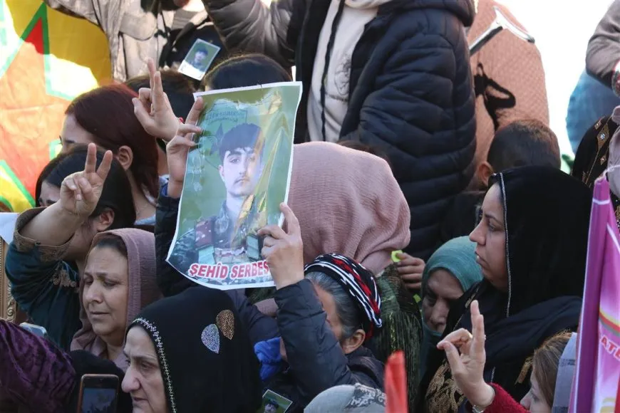 Şêniyên Dirbêsiyê şehîd Serbest bi bîr anî