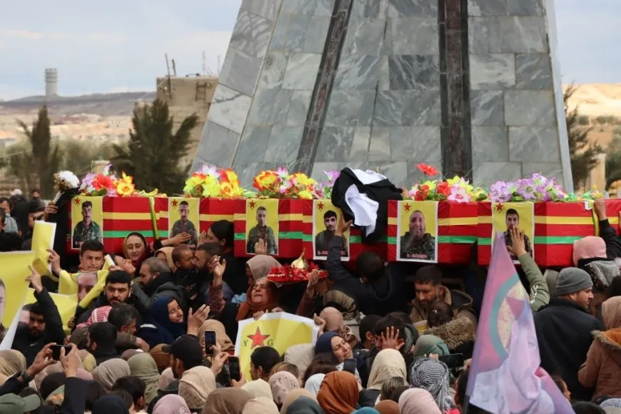 Li Kobanê merasîma 7 şehîdan