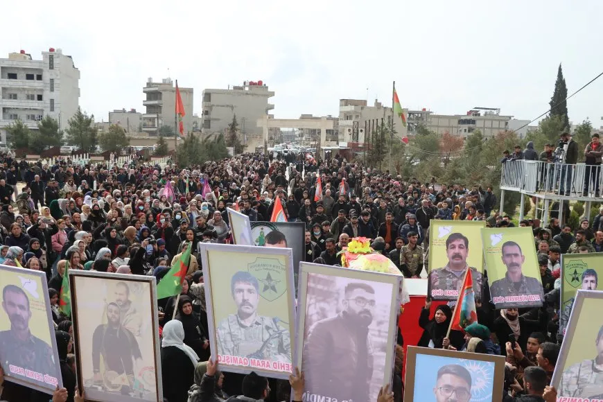 Bi hezaran şêniyên Qamişloyê 6 cangorî bi bîr anîn