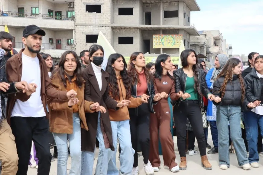 Li Kobanê bi boneya salvegera banga 27`ê Sibatê çalakî hat lidarxistin