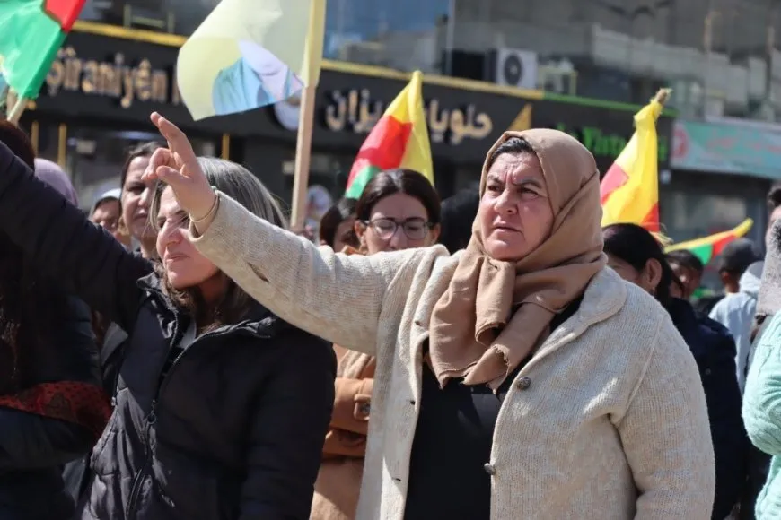 Li Kobanê bi boneya salvegera banga 27`ê Sibatê çalakî hat lidarxistin