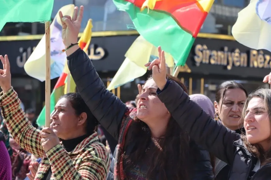 Li Kobanê bi boneya salvegera banga 27`ê Sibatê çalakî hat lidarxistin