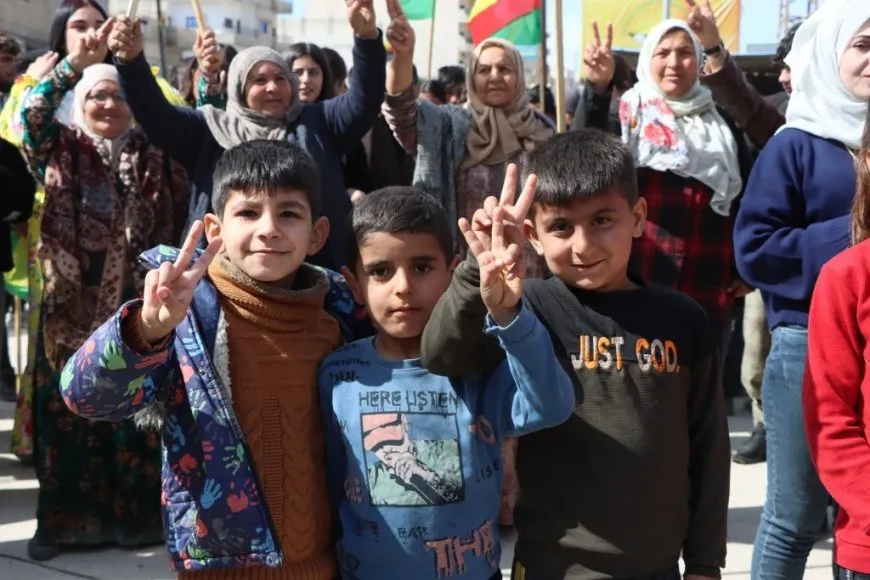 Li Kobanê bi boneya salvegera banga 27`ê Sibatê çalakî hat lidarxistin