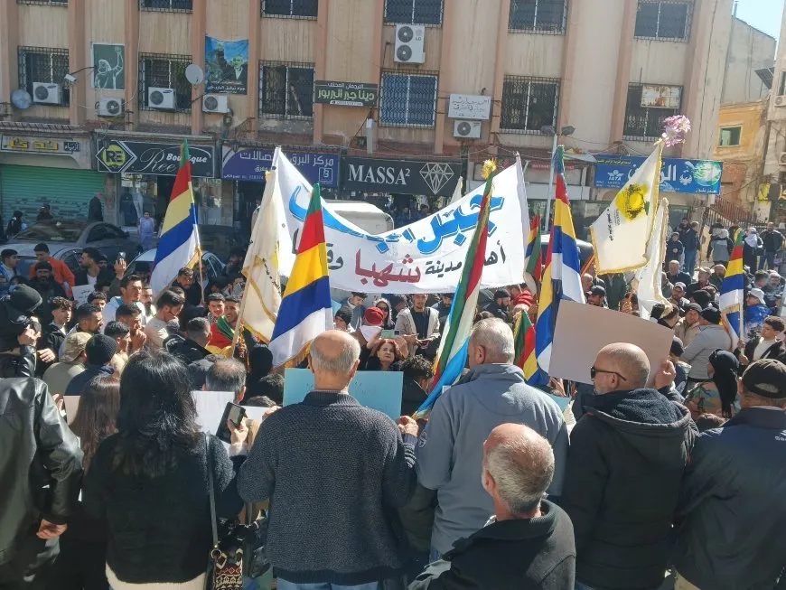 Xwepêşandêran li Siwêdayê daxwaza rakirina dorpêçê kir