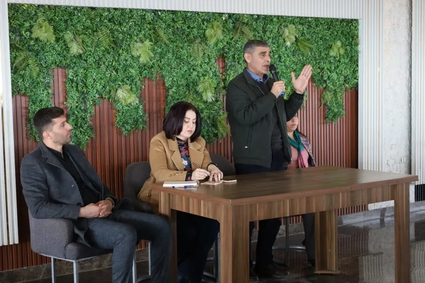 TEV-DEM li Qamişlo bi parêzeran re civiya