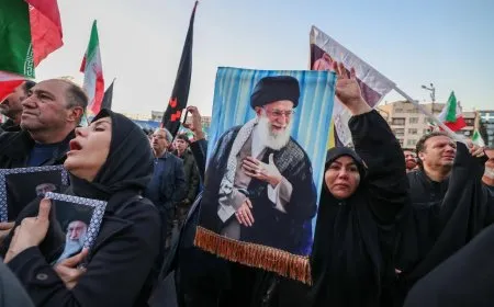 Piştî ragihandina kuştina Xameneyî li Bexda û Tehranê xwepêşandan