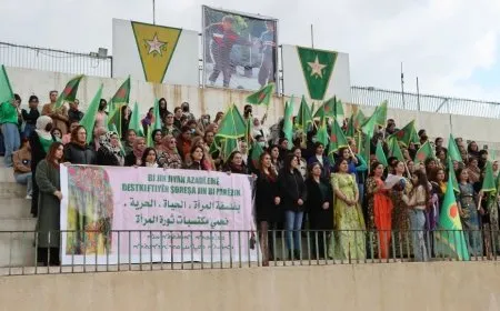 Cara yekem 8’ê Adarê pîroz dike
