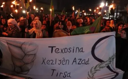 KNK’ê: Jinên Kurd xeletiyeke dîrokî rast kir