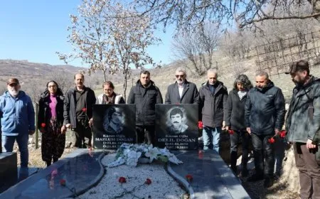 Mazlum Dogan û Delîl Dogan li ser gorên xwe hatin bibîranîn
