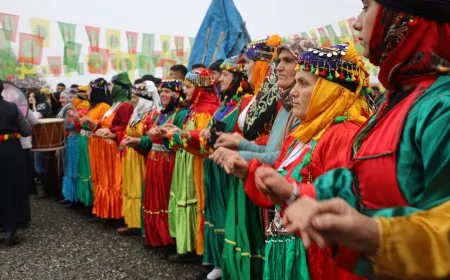 Li bakurê Kurdistanê Agirê Newrozê geş bû