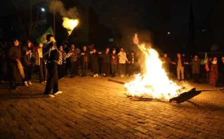 Li navçeyên Stenbolê bi diruşma "Bijî Serok Apo" agirê hat vêxistin