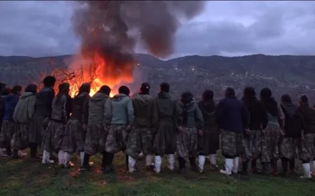 Gerîlayên Azadiyê bi stran û  govendê Newroz pêşwazî kirin