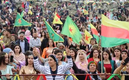 Bi hezaran cejna Newrozê pîroz kirin û banga yekîtiya neteweyî kirin