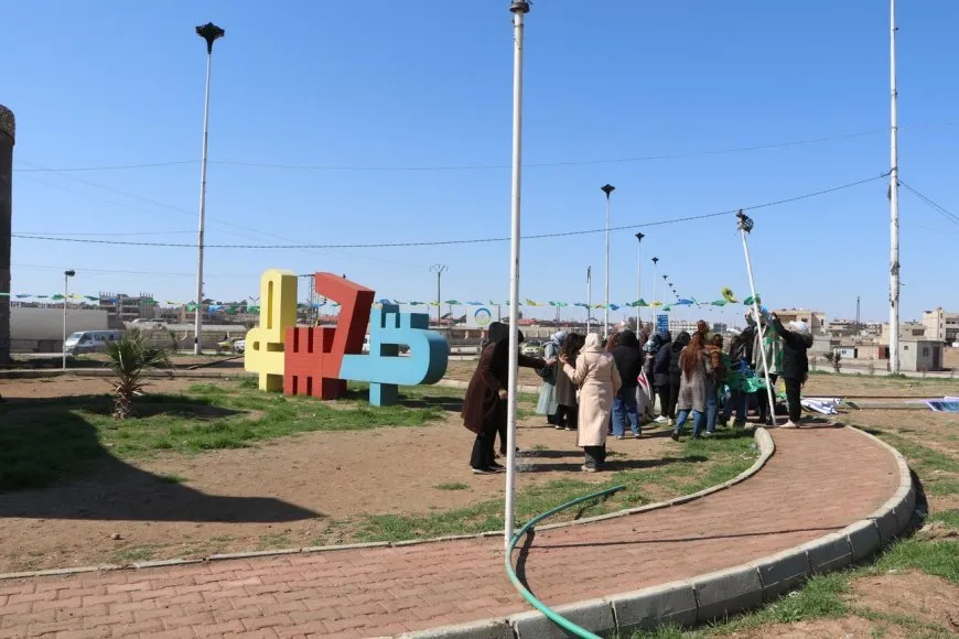 Bi boneya 8'ê Adarê bajar tên xemilandin