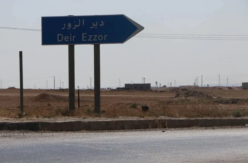 Li Dêrazorê li dijî xaleke hêzên hikumeta demkî êriş