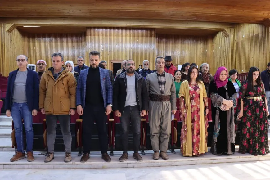 Zanîngeha Rojava şevbuhêrkek li dar xist