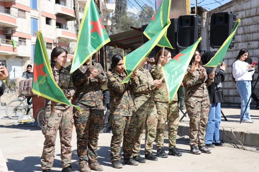 Ji bo pişgiriya YPJ’ê çalakiya hunerî