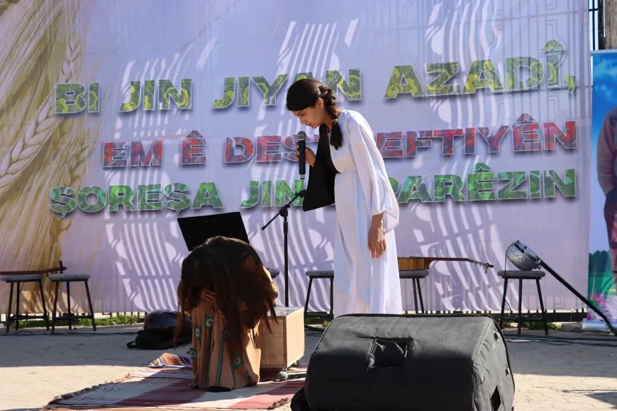 Ji bo pişgiriya YPJ’ê çalakiya hunerî