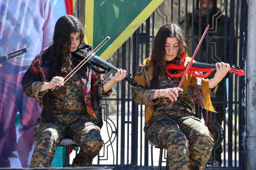 Ji bo pişgiriya YPJ’ê çalakiya hunerî