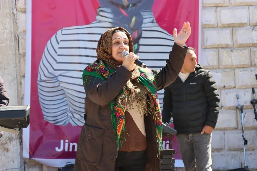 Ji bo pişgiriya YPJ’ê çalakiya hunerî