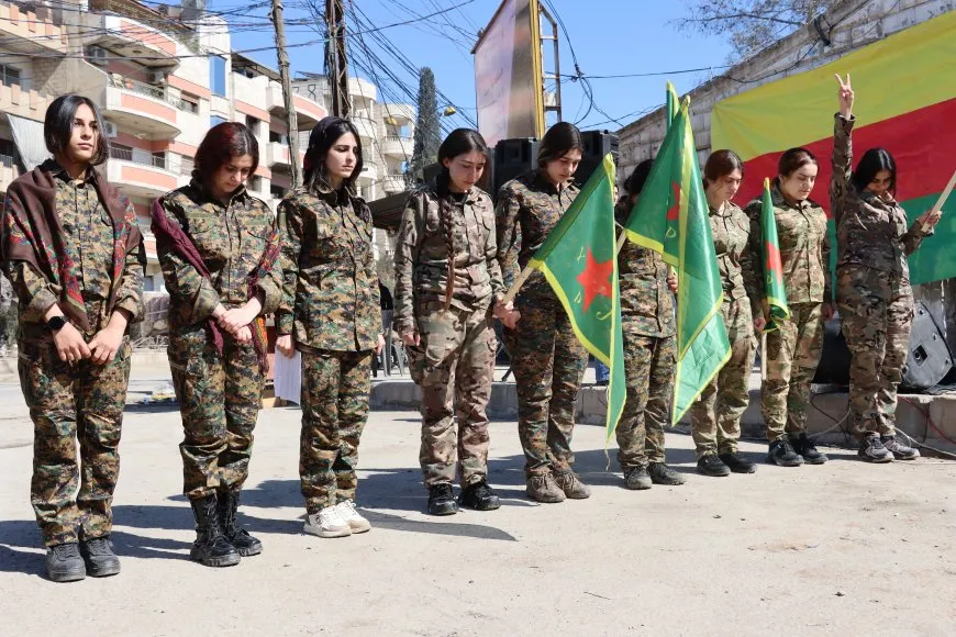 Ji bo pişgiriya YPJ’ê çalakiya hunerî