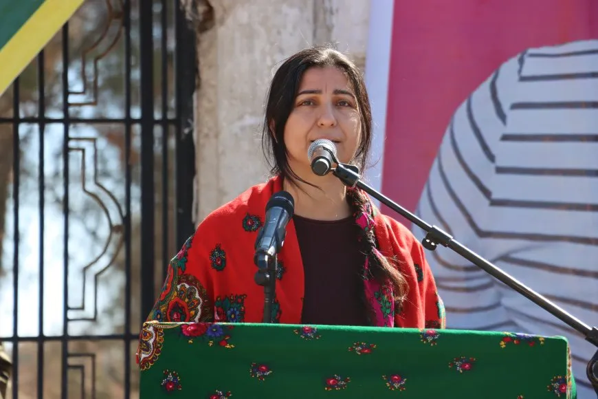 Ji bo pişgiriya YPJ’ê çalakiya hunerî