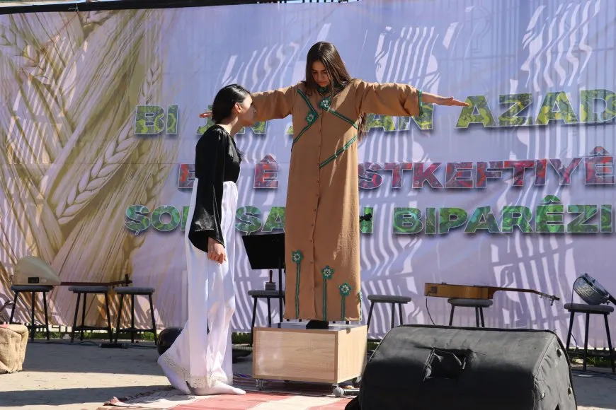 Ji bo pişgiriya YPJ’ê çalakiya hunerî