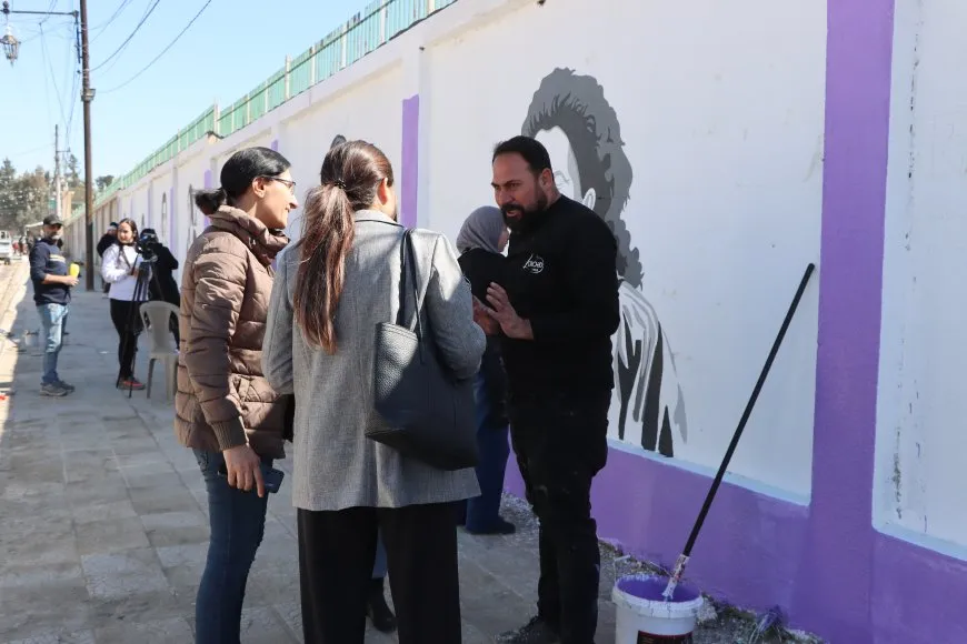 Wêneyên jinên têkoşer hatin xêzkirin