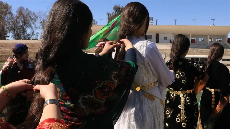 Jinên ciwan xeleka 8 çêkirin û kezî hûnandin