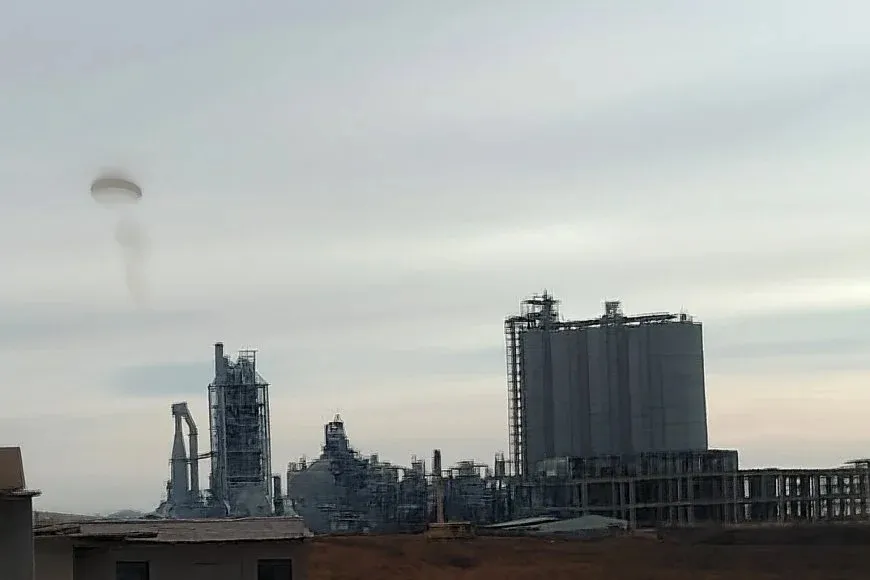 Çeteyan kargeha Lafarge a li gundewarên Kobanê talan kir