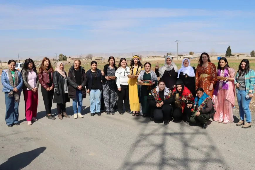 Saziyên jinan bi boneya 8’ê Adarê daxuyanî dan û bendên kontrolê ziyaret kirin