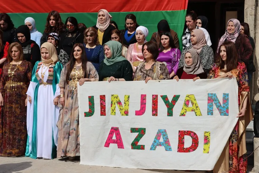 Saziyên jinan bi boneya 8’ê Adarê daxuyanî dan û bendên kontrolê ziyaret kirin