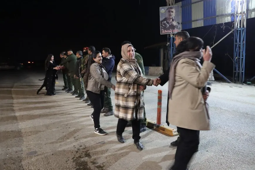 Kongra Star serdana bendên ewlehiyê kir û mûm ji bo şehîdan vêxistin