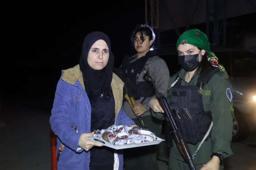Kongra Star serdana bendên ewlehiyê kir û mûm ji bo şehîdan vêxistin