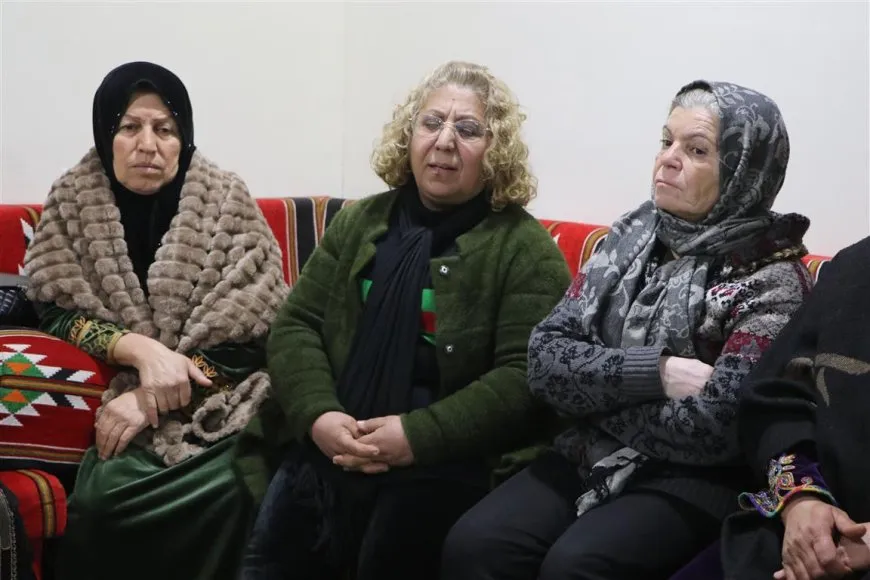 Kongra Star serdana bendên ewlehiyê kir û mûm ji bo şehîdan vêxistin