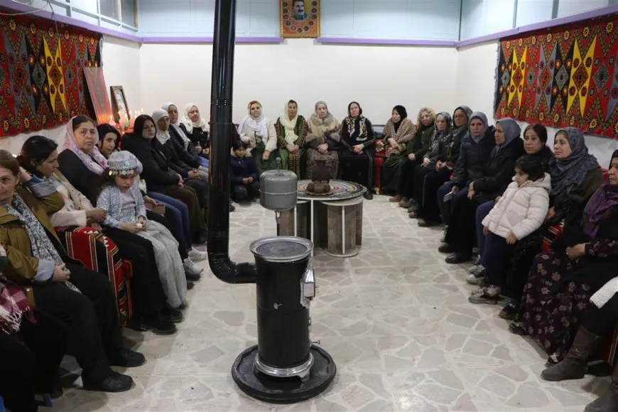 Kongra Star serdana bendên ewlehiyê kir û mûm ji bo şehîdan vêxistin