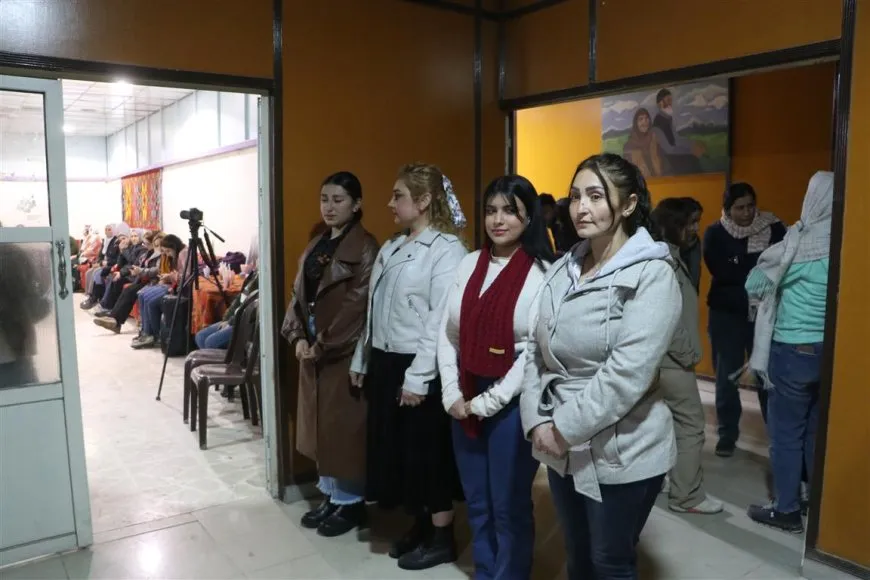 Kongra Star serdana bendên ewlehiyê kir û mûm ji bo şehîdan vêxistin