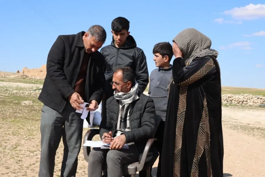 Heyva Sor a Kurd alîkarî li gundên Kobanê belav kirin