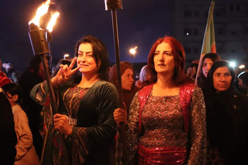 Jinên ji Qamişlo û Dêrikê meşên meşaleyî li dar xistin