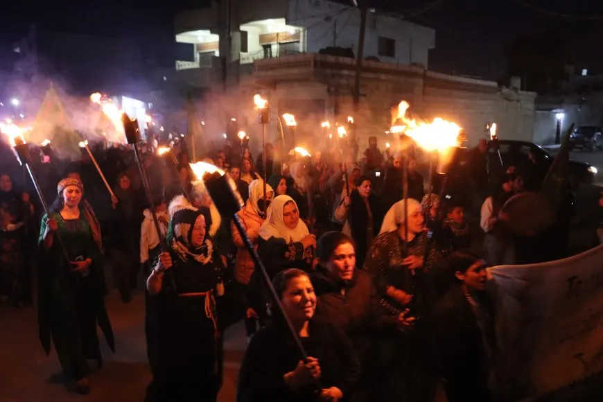 Jinên ji Qamişlo û Dêrikê meşên meşaleyî li dar xistin