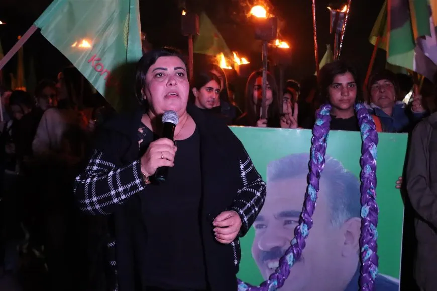 Jinên ji Qamişlo û Dêrikê meşên meşaleyî li dar xistin